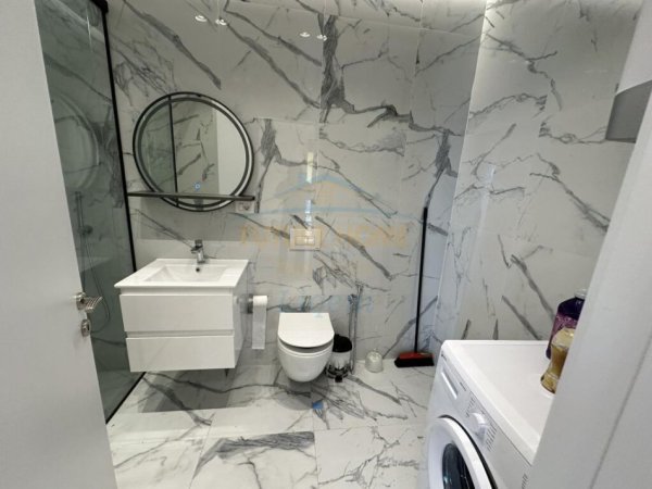 Tirane, jepet me qera 2+1 Kati 8, 115 m² 790 € (LTE)