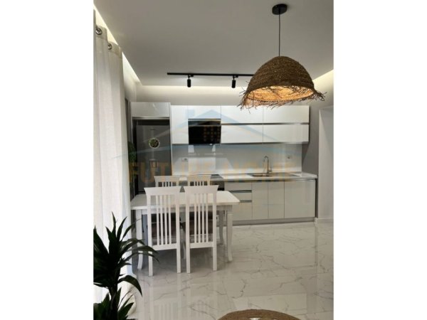 Tirane, jepet me qera 2+1 Kati 5, 70 m² 850 € (Myslym Shyri)