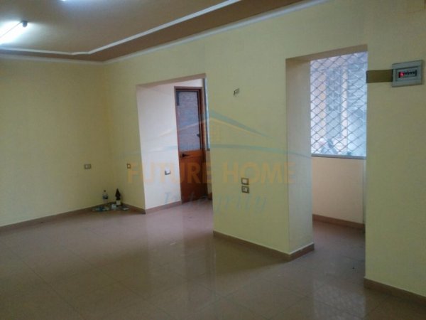 Tirane, shitet ambjent biznesi Kati 0, 51 m² 70.000 € (Rruga Kongresi i Manastirit, Oxhaku)