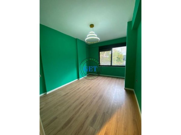 Durres, jepet me qera apartament 2+1 Kati 2, 85 m² 400 € (Spitali)