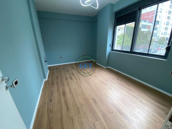 Durres, jepet me qera apartament 2+1 Kati 2, 85 m² 400 € (Spitali)