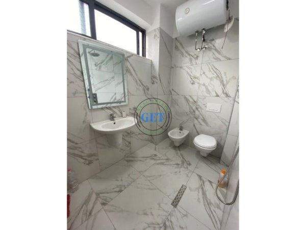 Durres, jepet me qera apartament 2+1 Kati 2, 85 m² 400 € (Spitali)