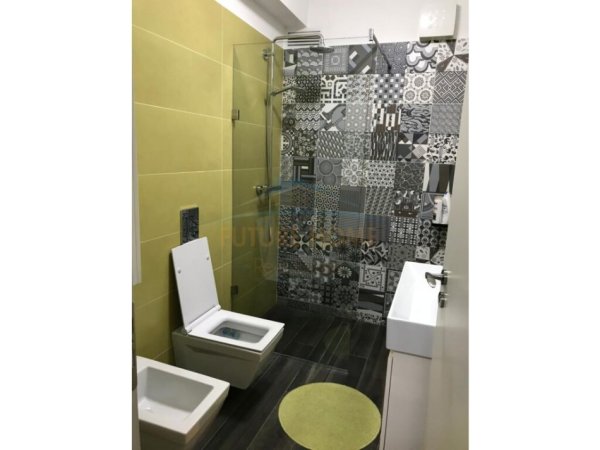 Tirane, jepet me qera apartament 2+1 , 127 m² 750 € (Shkolla e Baletit)