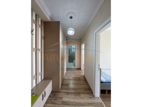 Tirane, jepet me qera apartament 2+1 Kati 7, 96 m² 800€ (Komuna e Parisit)