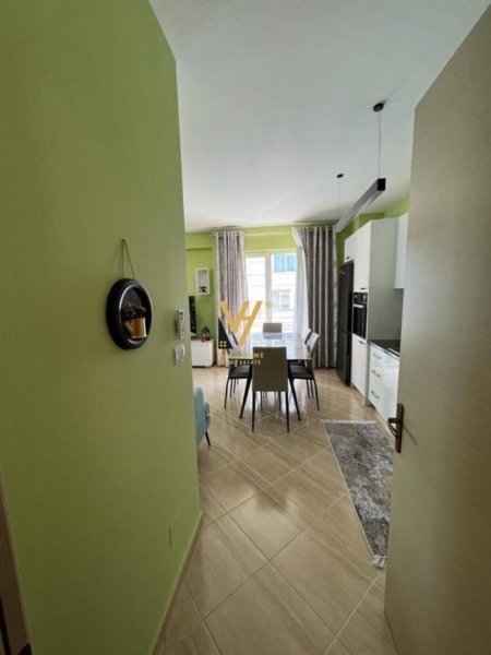 Tirane, jepet me qera apartament 2+1+Ballkon Kati 7, 80 m² 900 € (STACIONI I TRENIT)