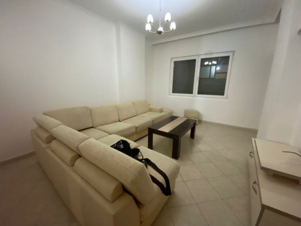 Tirane, Shitet Apartament 1+1+Ballkon Kati 3 (Misto Mame)