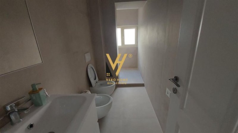 Tirane, jepet me qera apartament 2+1+Ballkon Kati 1, 65 m² 600 € (VASIL SHANTO)