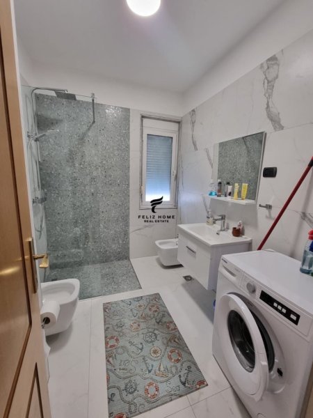 Tirane, jepet me qera apartament 1+1+Ballkon Kati 6, 65 m² 600 € (BLLOKU)