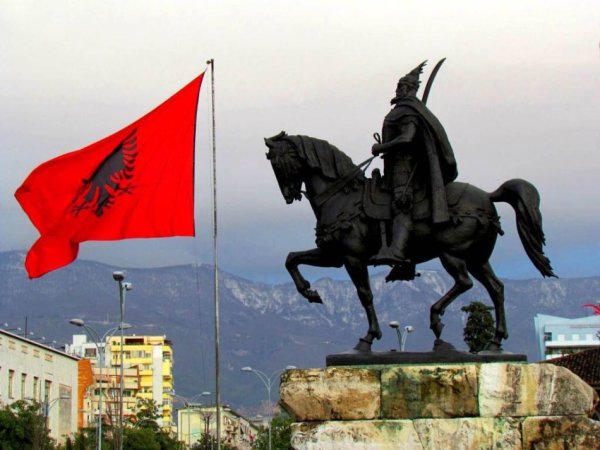 Udhetimet ne grup me Avion per  Festat e Nentorit