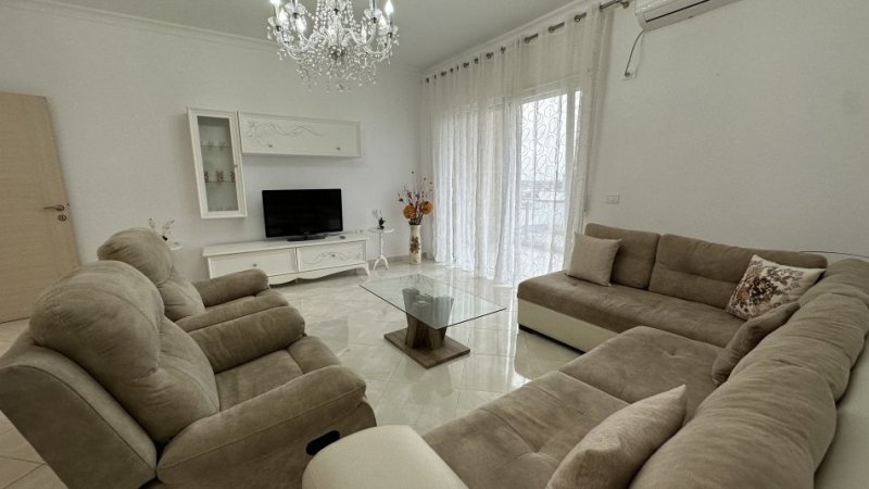 Penthouse 220m2 me qera 3+1+2 - Yrshek - QTU, PERSON FIZIK