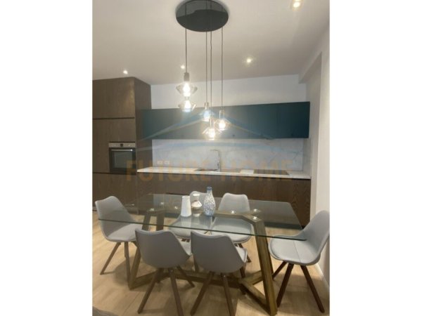 Tirane, jepet me qera apartament 2+1+Ballkon Kati 8, 114 m² 600 € (REZIDENCA FUTURE HOME UNAZA E RE)