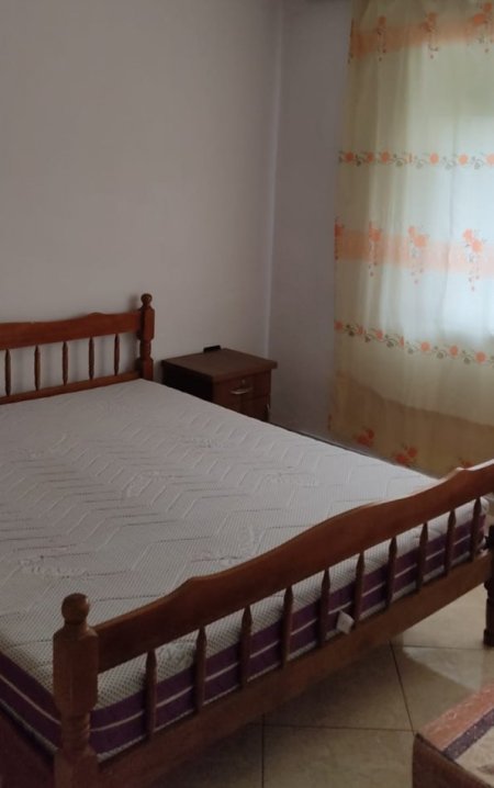 JEPET ME QERA  1+1 E KOMPLETUAR TOTALISHT TE ISH/RESTORANT DURRESI NE UNAZE