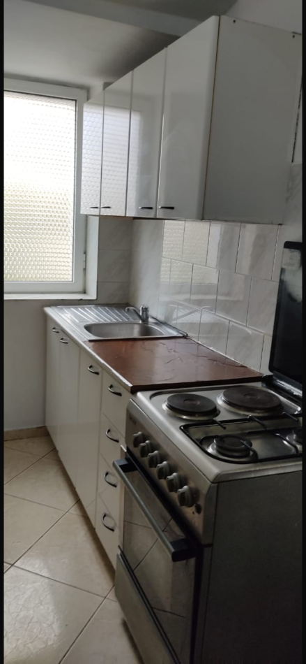 JEPET ME QERA  1+1 E KOMPLETUAR TOTALISHT TE ISH/RESTORANT DURRESI NE UNAZE