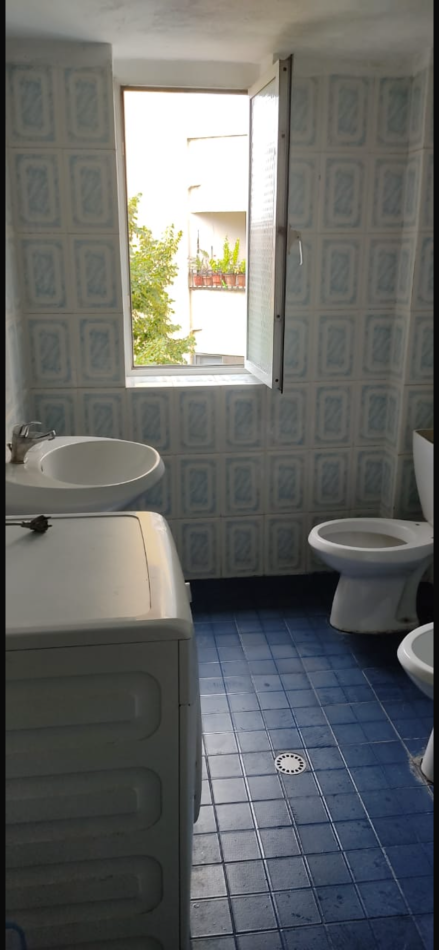 JEPET ME QERA  1+1 E KOMPLETUAR TOTALISHT TE ISH/RESTORANT DURRESI NE UNAZE
