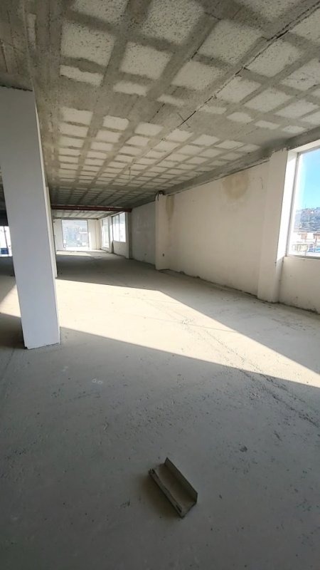 Lushnje, shitet ambjent biznesi Kati 1, 350 m² (Shetitorja Stadiumit)