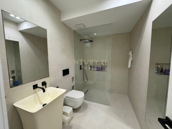 Tirane, shes apartament 2+1+Ballkon , 116 m² 270.000 € (Liqeni i Thatë)