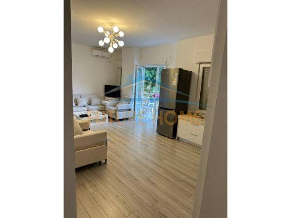 Durres, jepet me qera apartament 2+1+Ballkon Kati 1, 75 m² 300 € (DURRES)