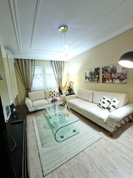 Tirane, jepet me qera apartament 1+1+Ballkon Kati 2, 72 m² 800 € (BLLOK)