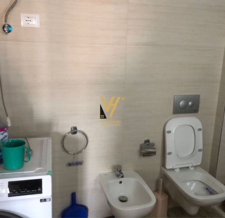 Tirane, jepet me qera apartament 1+1+Ballkon Kati 4, 75 m² 550 € (YZBERISHT)