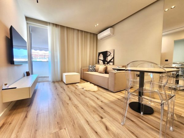 🤩Brand New: 1+1 Modern 📍 Komuna e Parisit - Pranë Kika 1 | 💯% i Ri, Harmoni ne ngjyra & mobilim (( 800€/muaj ))