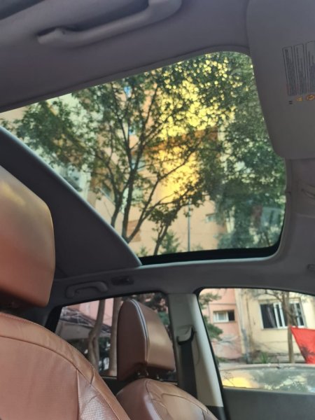 Tirane, shes makine Nisan Benzin-gaz