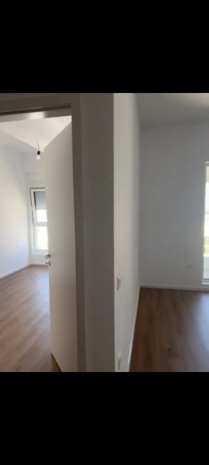 Tirane, jepet me qera apartament 1+1 Kati 7, 67 m² 330 € (Ali Demi)