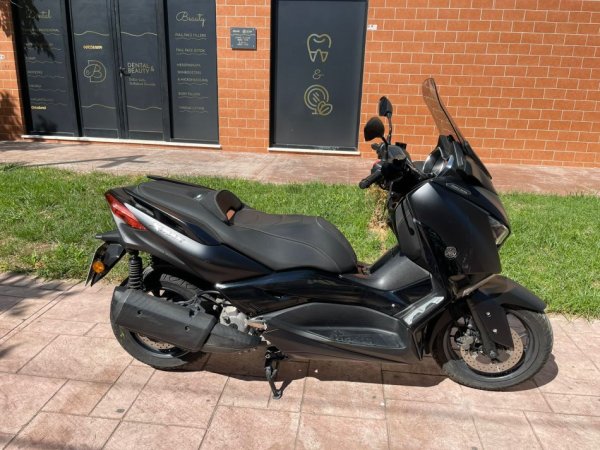 Tirane, shitet Scooter Yamaha IRON X-Max 300 cc - Viti 2019 , e zeze 29.800 km 5.700 €