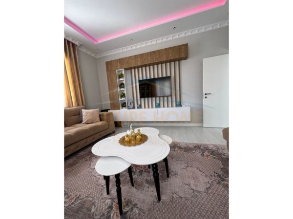 ALF45387 Tirane, jepet me qera 3 Katshe Kati 4, 847 m² 3.000 € (tufine)