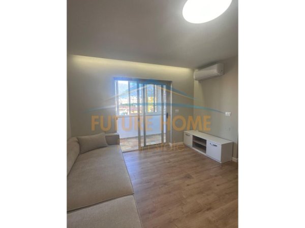 Tirane, jepet me qera apartament 1+1+Ballkon Kati 5, 68 m² 650 € (Rruga Hoxha Tahsim)