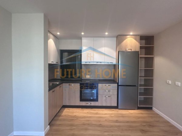 Tirane, jepet me qera apartament 1+1+Ballkon Kati 5, 68 m² 650 € (Rruga Hoxha Tahsim)