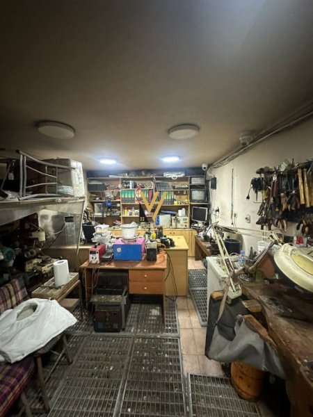 Tirane, shitet dyqan Kati 0, 48 m² 600.000 € (BULEVARDI ZOGU I PARE)