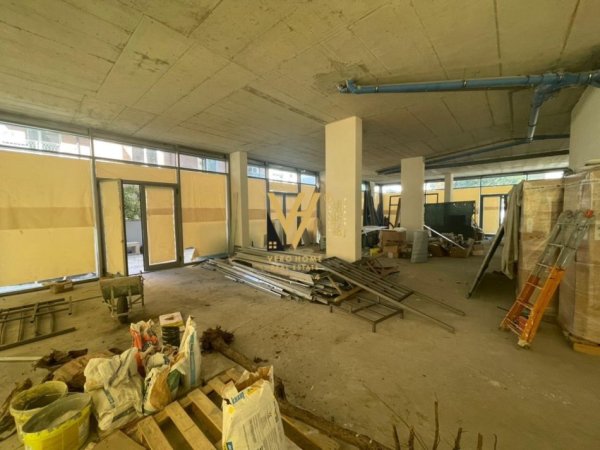 Tirane, shitet dyqan Kati 0, 376 m² 3.384.000 € (RRUGA E ELBASANIT)