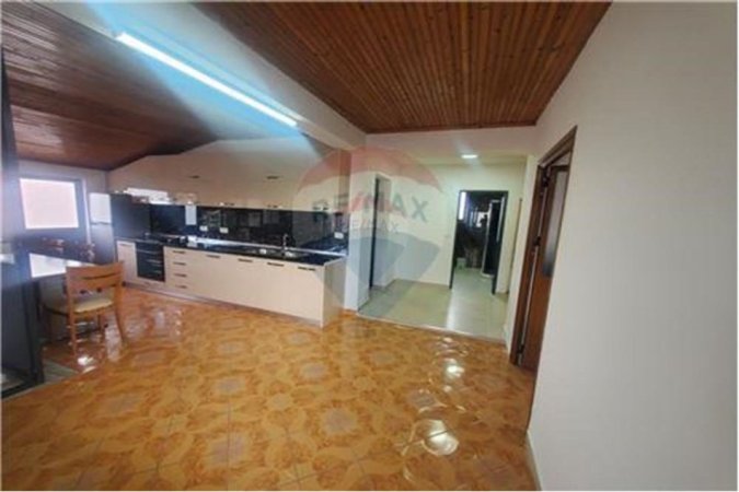 Tirane, jepet me qera apartament 2+1 Kati 3, 100 m² 400 € (Laprakë - Dogana)