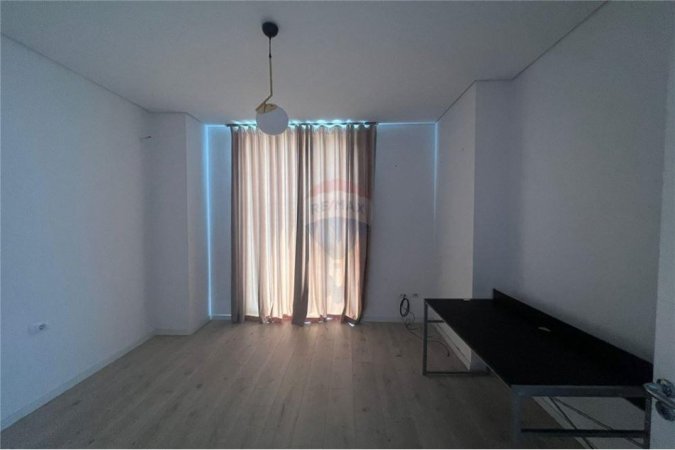Tirane, jepet me qera apartament 2+1 , 130 m² 650 € (Rruga e Kavajes)