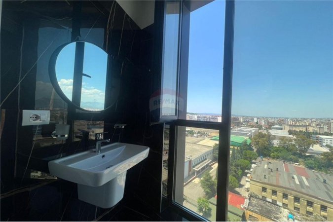 Tirane, jepet me qera apartament 2+1 , 130 m² 650 € (Rruga e Kavajes)