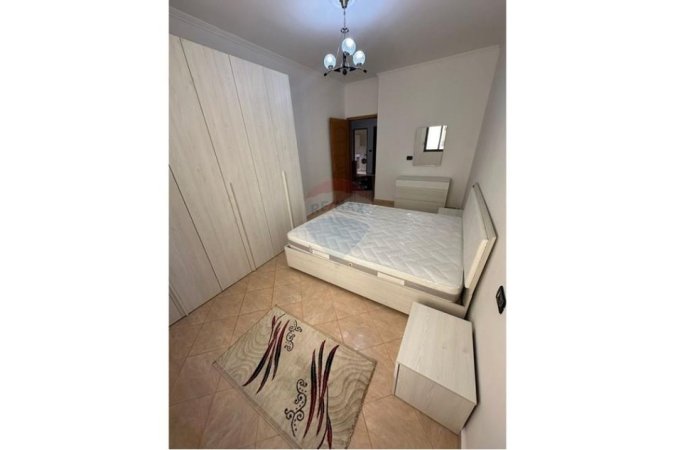 Tirane, jepet me qera apartament 2+1 , 80 m² 550 € (Laprakë,)