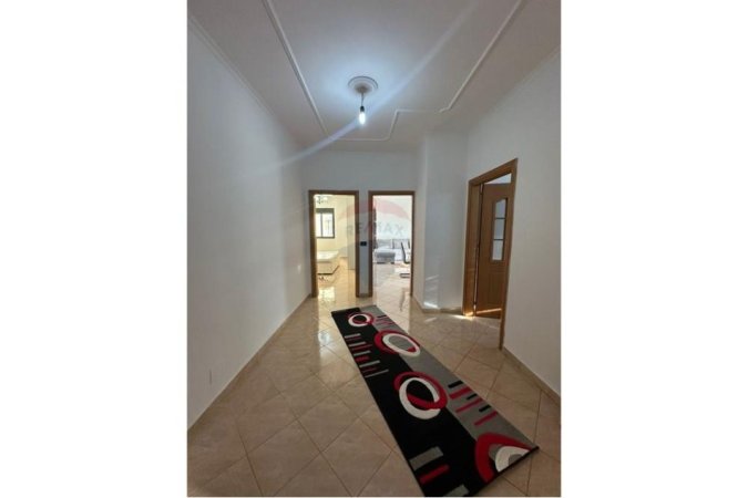 Tirane, jepet me qera apartament 2+1 , 80 m² 550 € (Laprakë,)
