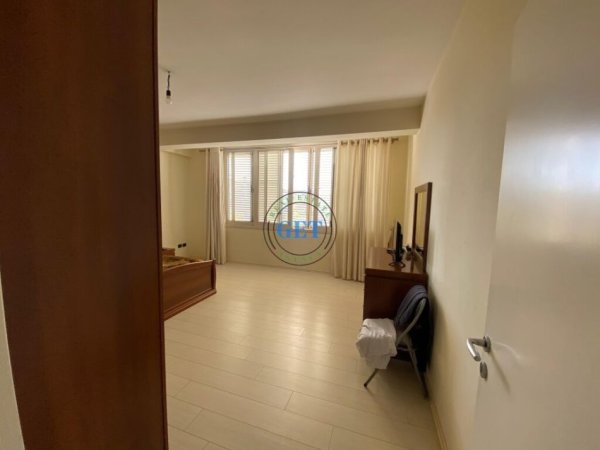 Durres, shitet apartament 3+1 , 210.000 Euro,165 m² (Stadiumi)