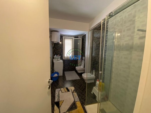 Durres, shitet apartament 3+1 , 210.000 Euro,165 m² (Stadiumi)