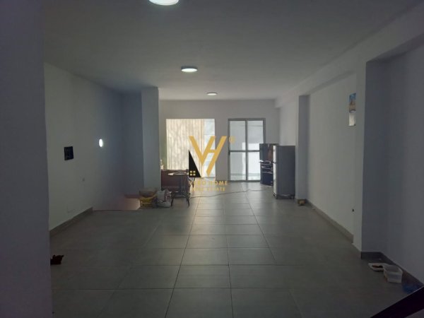 Tirane, shitet dyqan Kati 0, 140 m² 156.000 € (SHKOLLA E BASHKUAR)