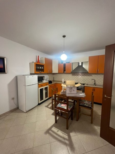 Tirane, jepet me qera apartament 2+1+Ballkon Kati 3, 112 m² 650 € (Don Bosko)