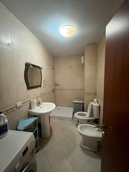 Tirane, jepet me qera apartament 2+1+Ballkon Kati 3, 112 m² 650 € (Don Bosko)