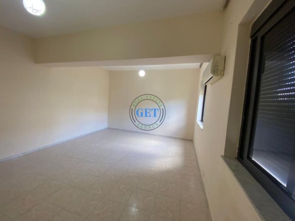 Durres, shitet apartament 3+1 Kati 0, 144 m² 110.000 € (Shkozet)