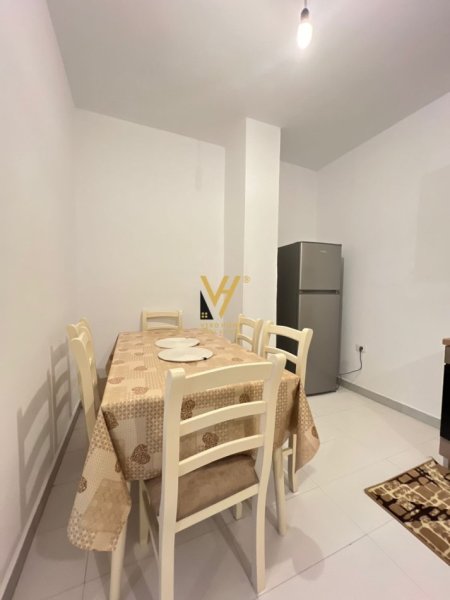 Tirane, jepet me qera apartament 1+1+Ballkon Kati 3, 83 m² 400 € (FRESK)
