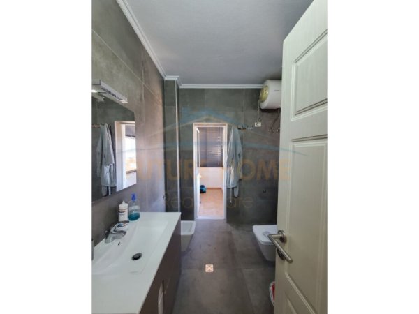 ALF45715 Tirane, jepet me qera apartament 3+1 Kati 7, 157 m² 800 € (Myslym Shyri)