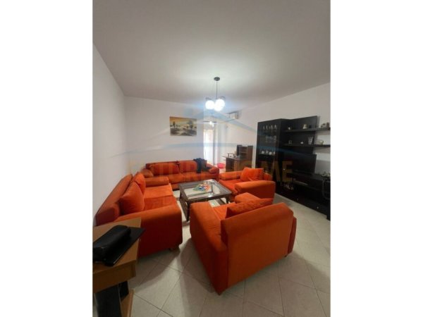 Tirane, jepet me qera apartament 2+1+Ballkon Kati 3, 112 m² 700 € (DON BOSKO PRANE BAR FAMED)
