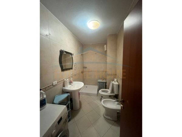 Tirane, jepet me qera apartament 2+1+Ballkon Kati 3, 112 m² 700 € (DON BOSKO PRANE BAR FAMED)