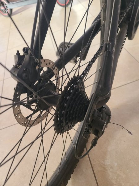 Tirane, Biciklet 26ce Sportive e zeze  10 marshe Mbrapa dhe 2 Para.  Pjes origjinale shimano. Goma maxxis para dhe mbrapa . Super akse si ne mes si mbrapa per shpejtesi 🔥 Trup Alumini & Shal Me Suspacion Per Komoditet Ne Rruge me Gropa👌300€