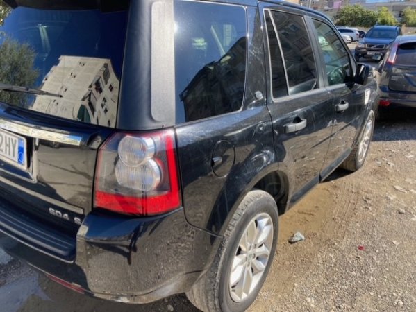 Tirane, shes SUV | Fuoristrad | Xhip Land Rover Freelander2 SD4S Nafte, e zeze automatik Kondicioner 195.000 km 7.500 €