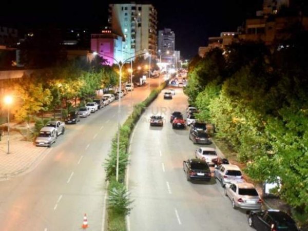 Tirane, shitet ambjent biznesi Kati 0, 100 m² 680.000 Euro (Rruga ''Muhamet Gjollesha'' Tirana, Albania)